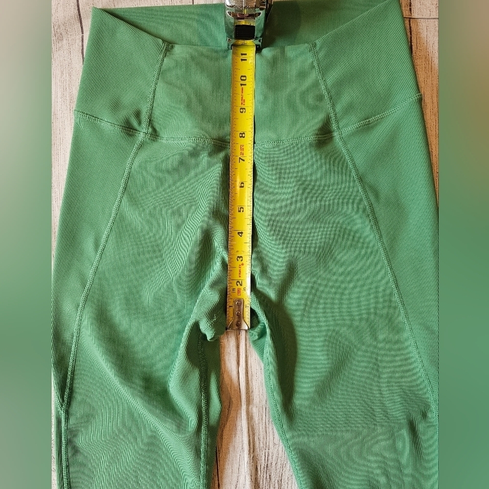 Wilo The Label Size Large Ribbed High Rise 7/8 Leggings Apple Green Activewear - Picture 8 of 9